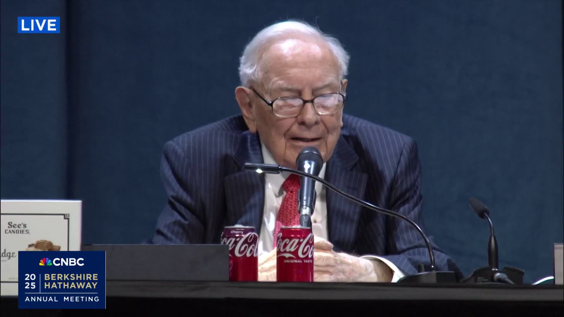 Warren Buffett: Greg Abel should become Berkshire CEO at year-end